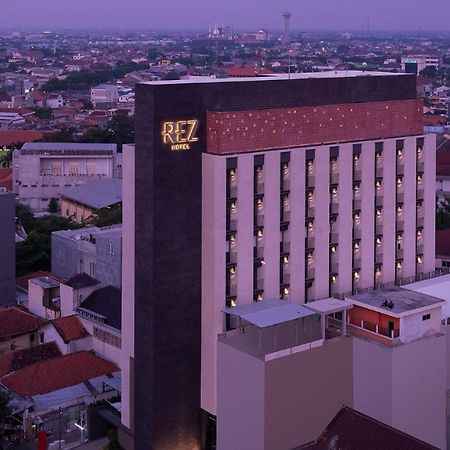 Rez Hotel Semarang Exterior photo