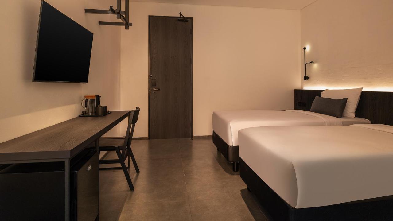 Rez Hotel Semarang Exterior photo