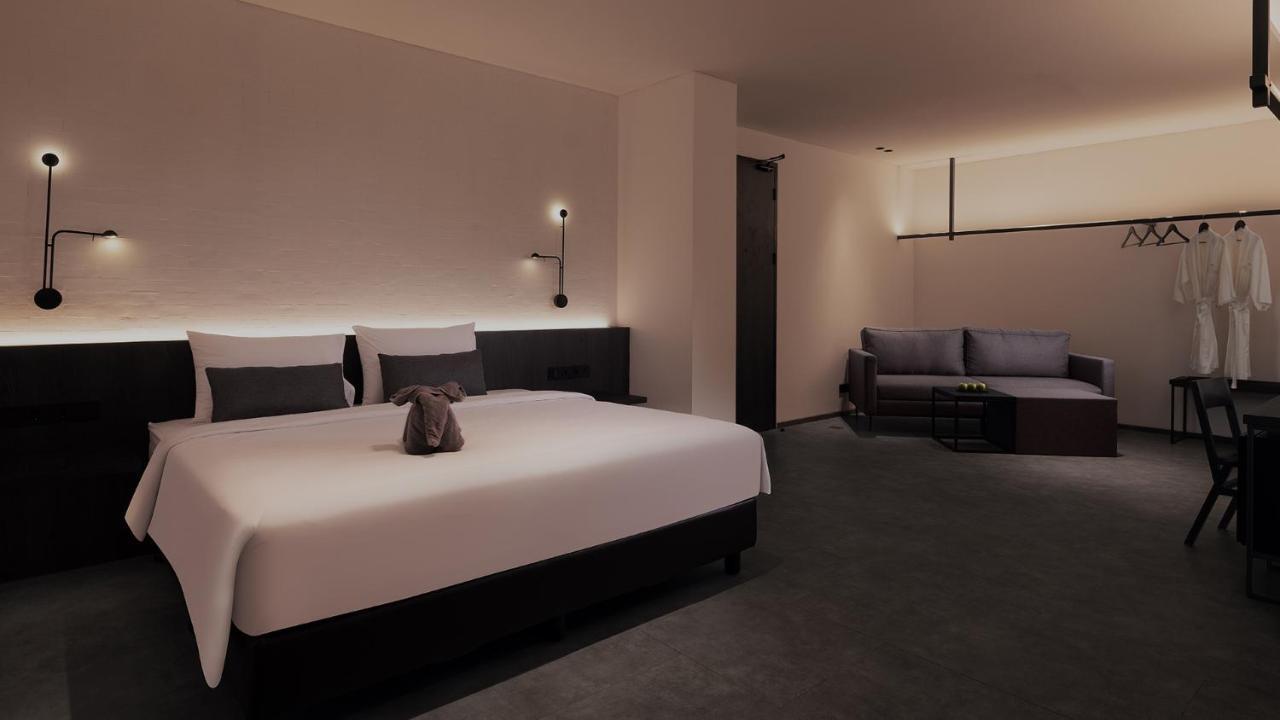 Rez Hotel Semarang Exterior photo
