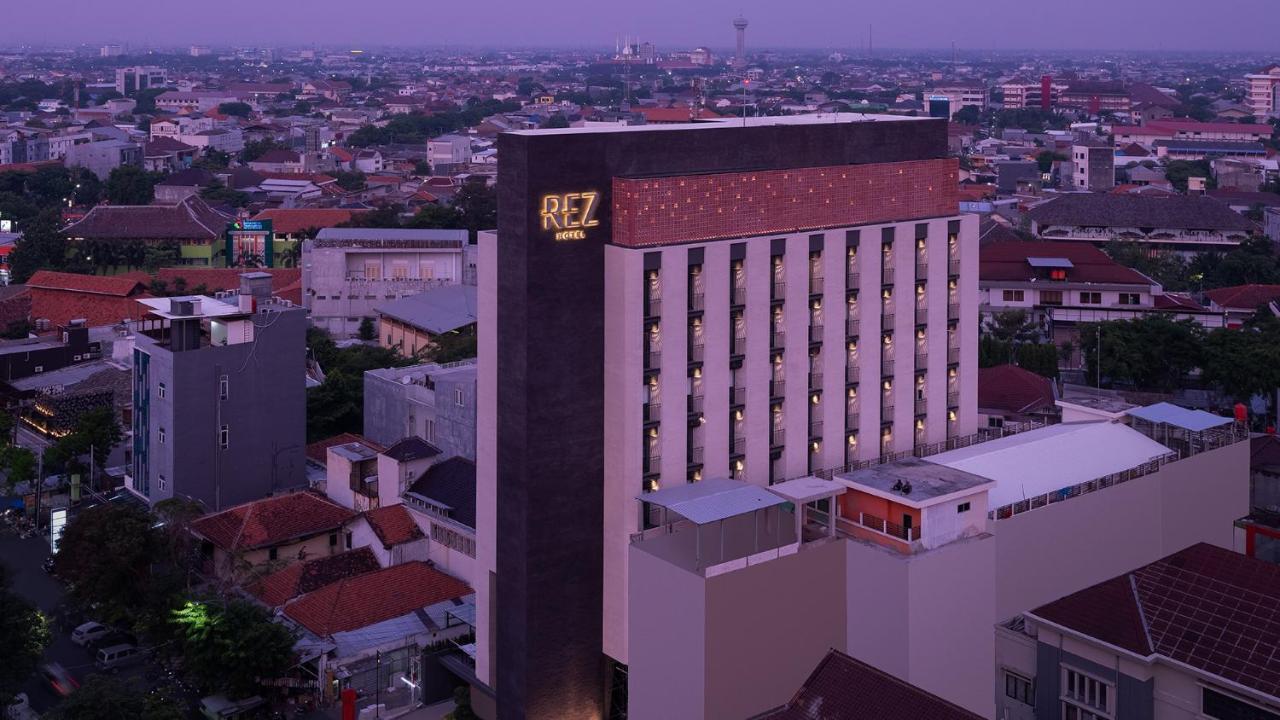 Rez Hotel Semarang Exterior photo