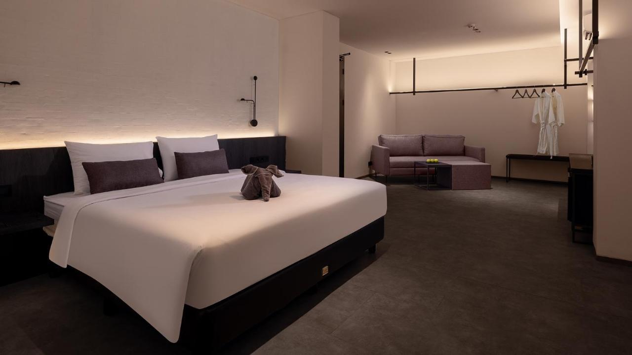 Rez Hotel Semarang Exterior photo