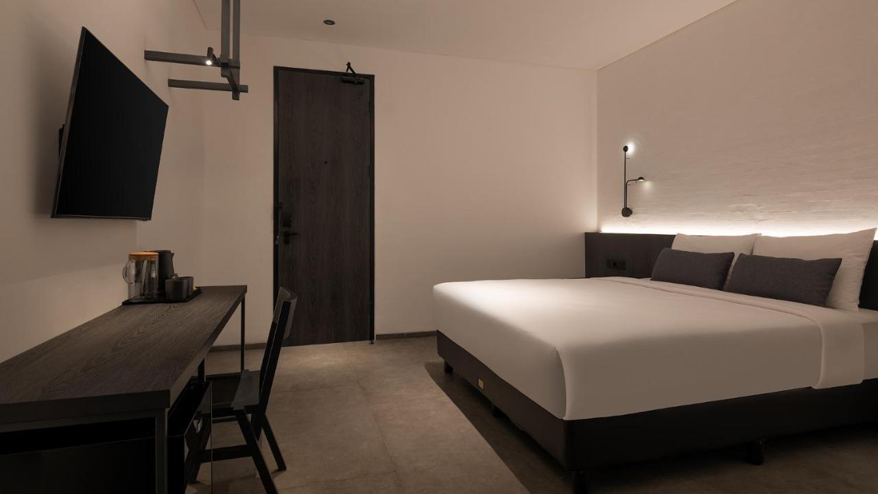 Rez Hotel Semarang Exterior photo