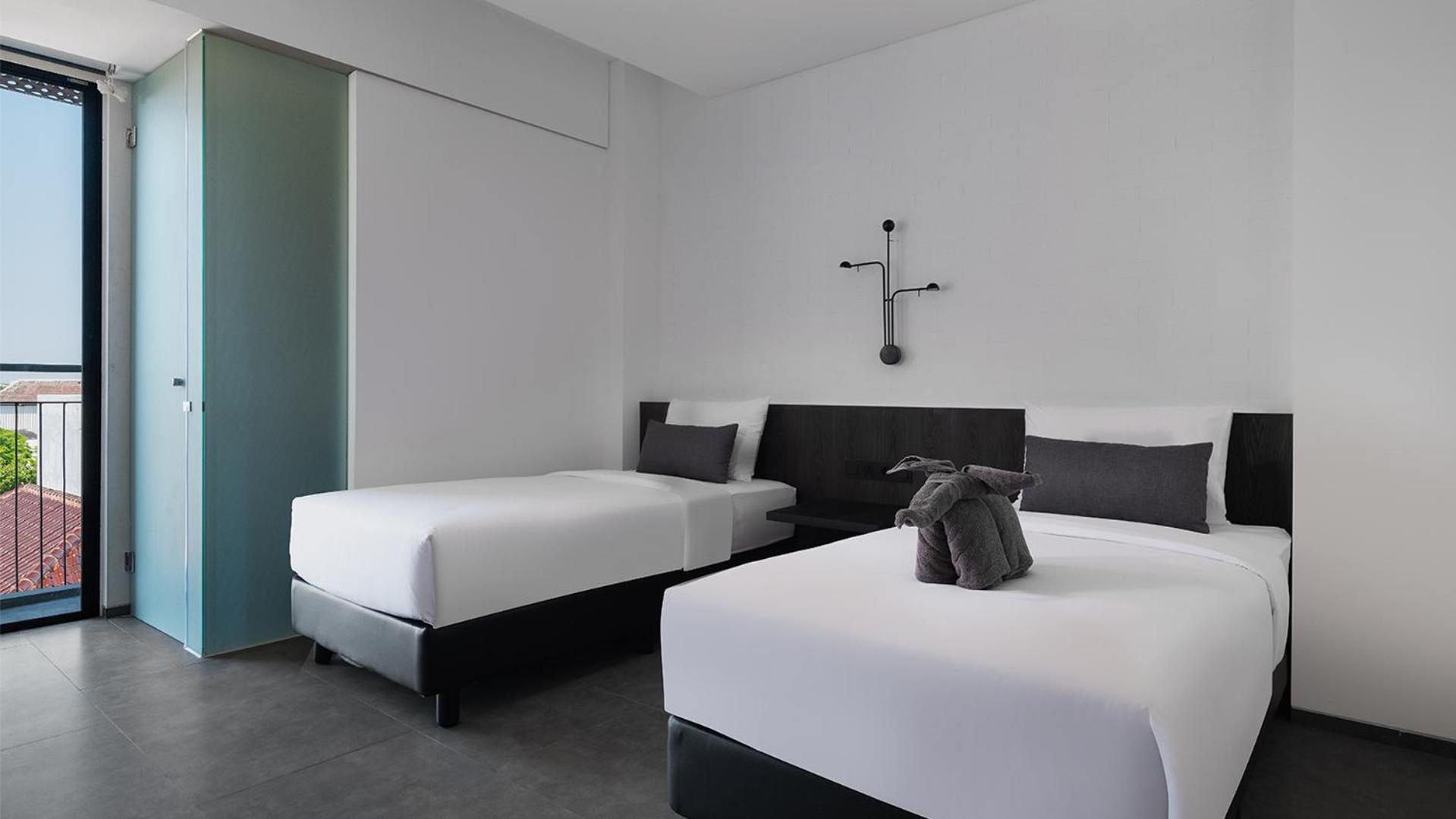 Rez Hotel Semarang Exterior photo