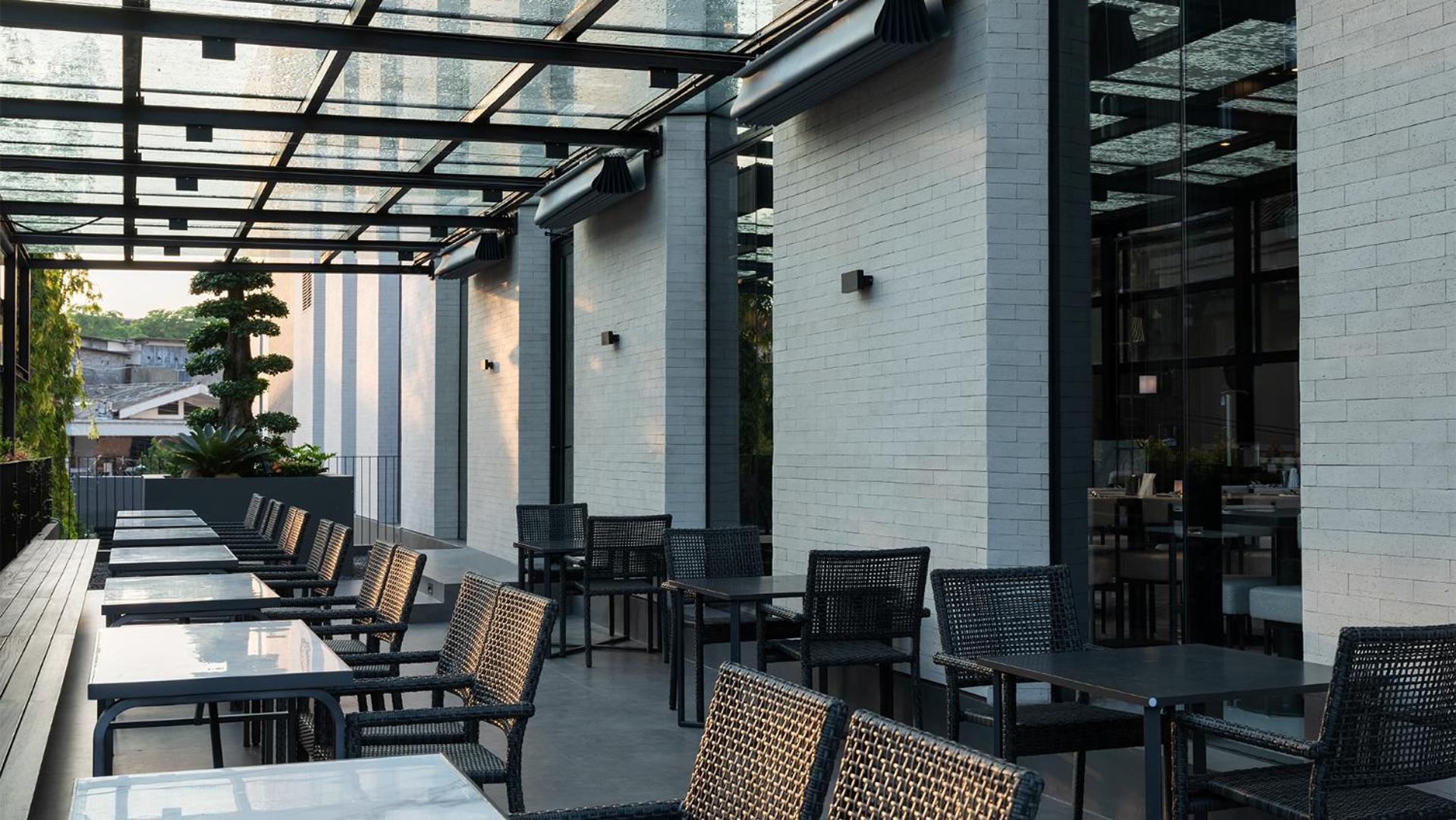 Rez Hotel Semarang Exterior photo