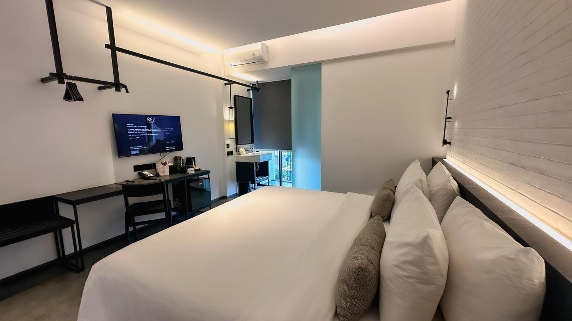 Rez Hotel Semarang Exterior photo